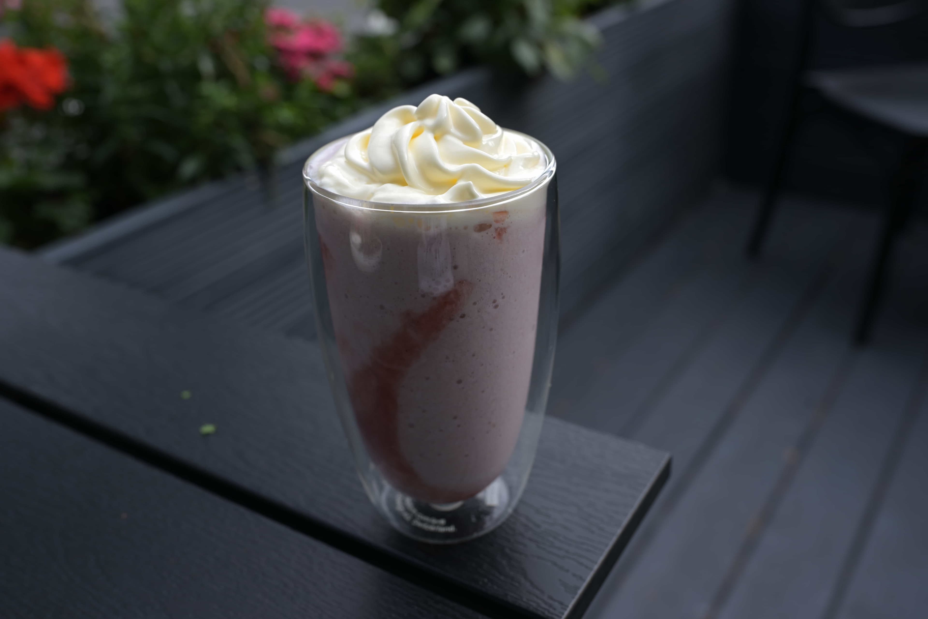 STRAWBERRY DRIZZLE BUBBLE FRAPPE