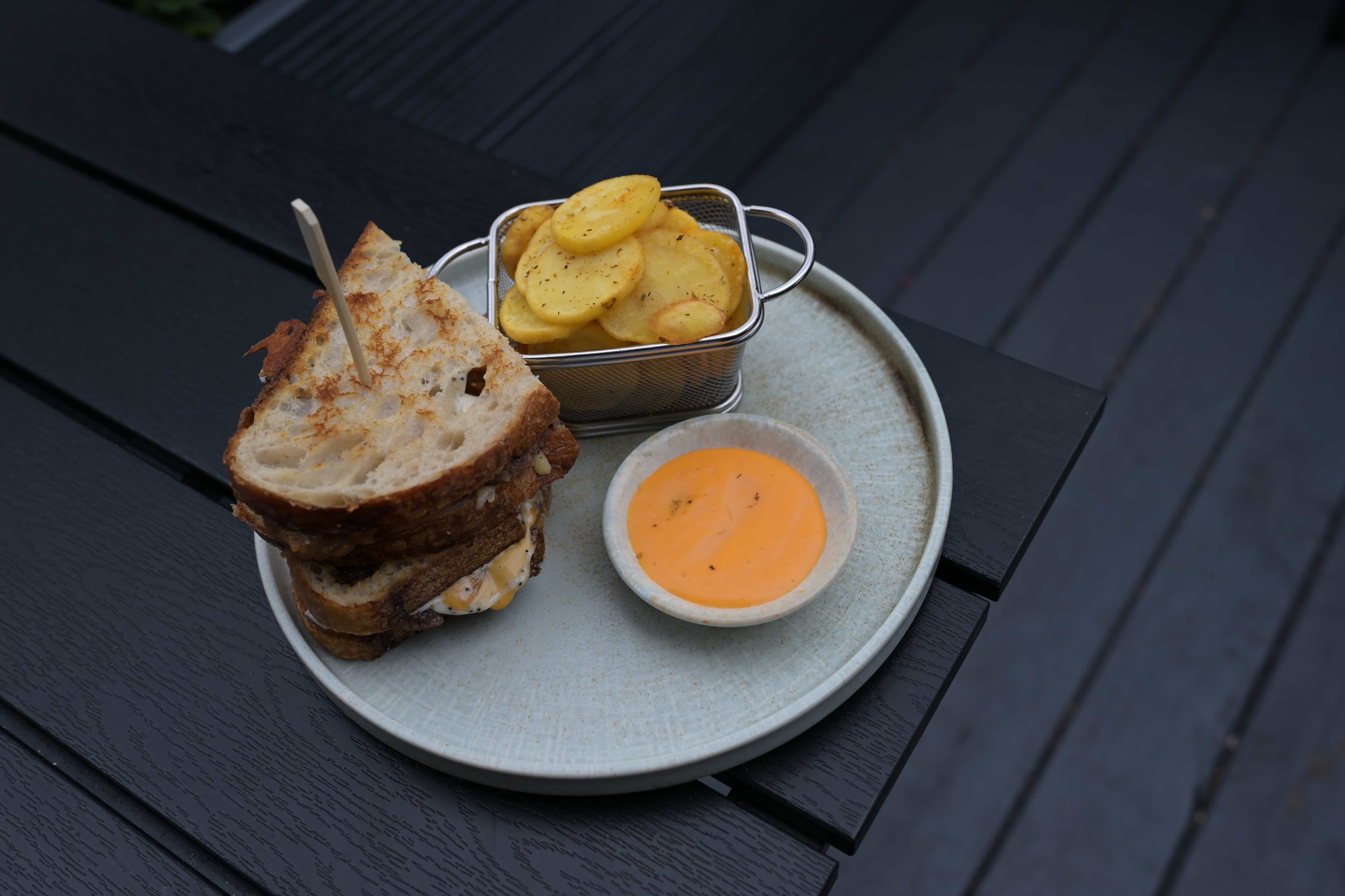 TUNA SANDWICH 