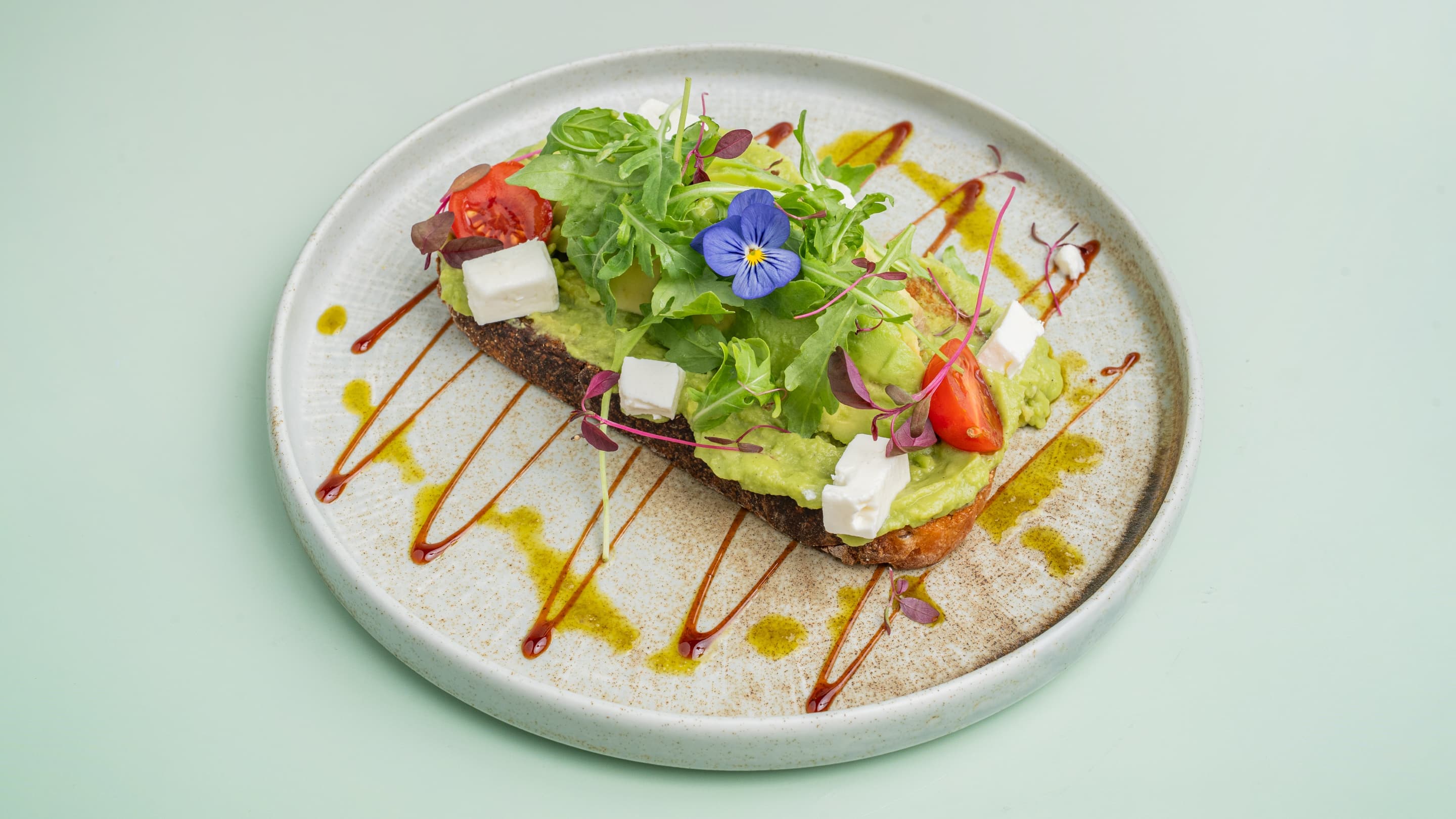 AVOCADO + FETA (V)
