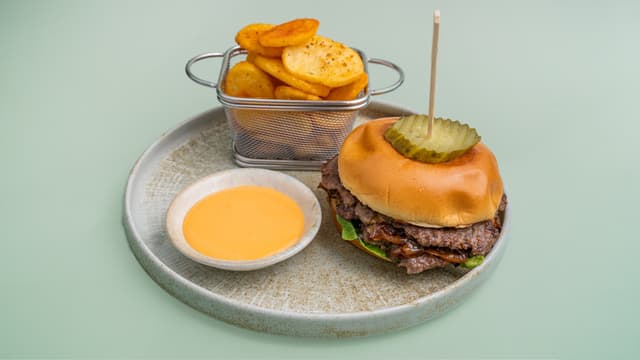 SIGNATURE SMASH BURGER